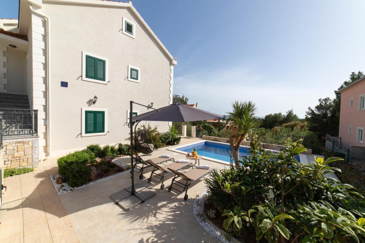 Villa Sun Garden - 4 Star Villa With Heated Swimming Pool, Quiet Bay, Bbq, 50M From The Sea Milna  Exterior foto