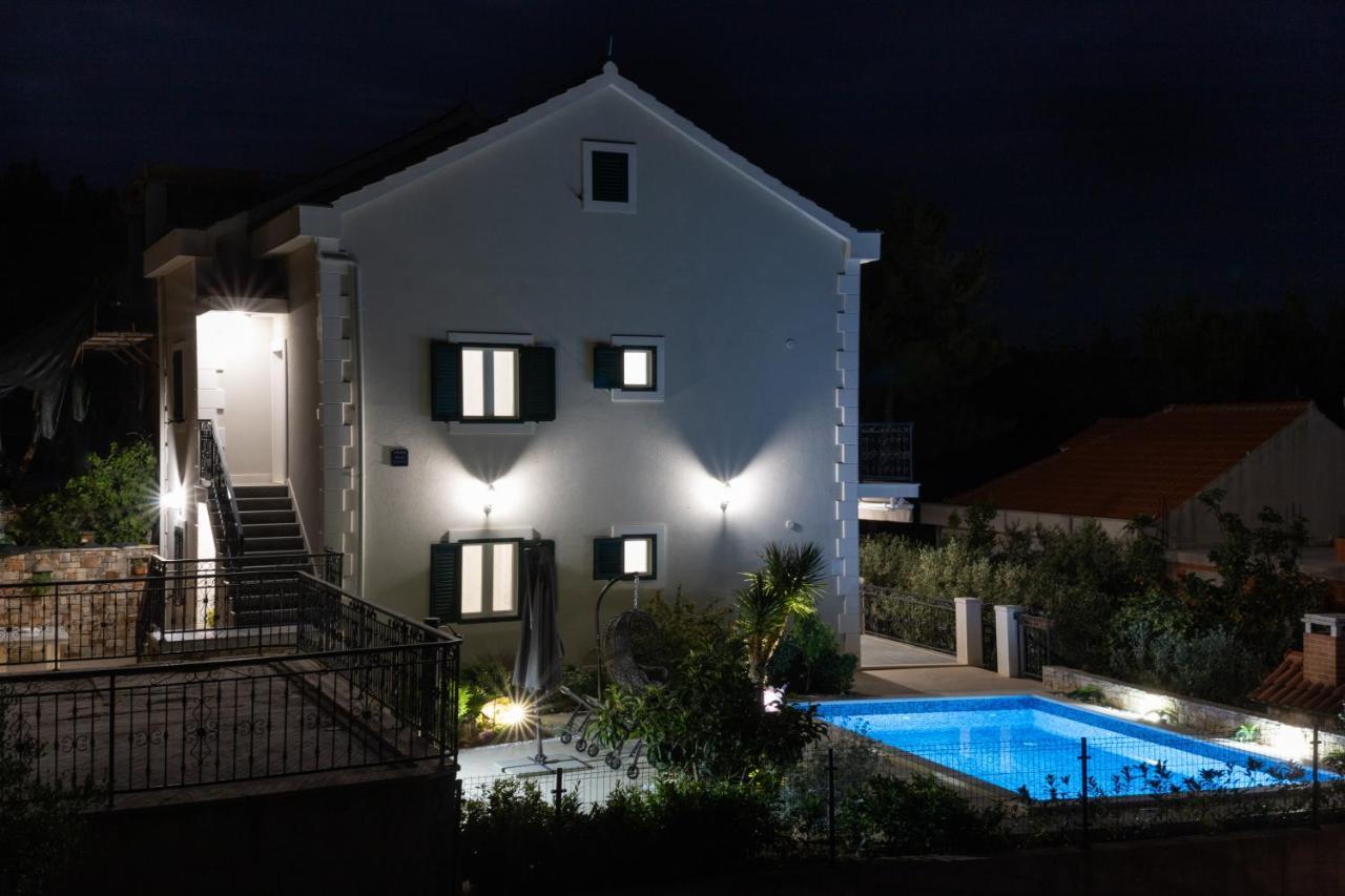 Villa Sun Garden - 4 Star Villa With Heated Swimming Pool, Quiet Bay, Bbq, 50M From The Sea Milna  Exterior foto
